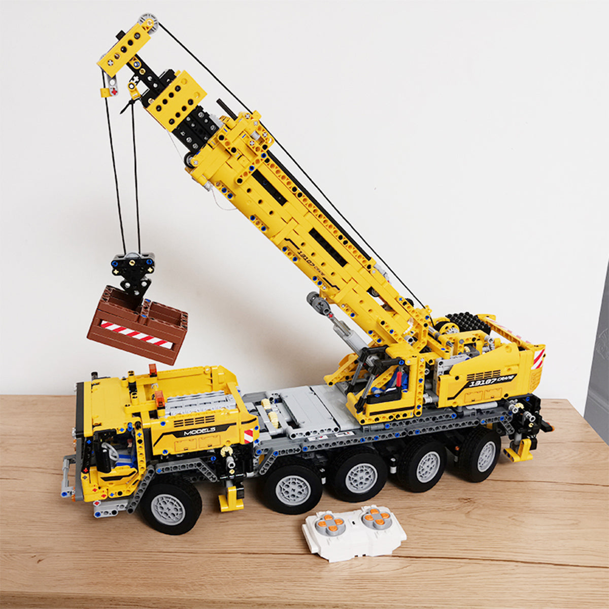 Technik Kran GMK7450, Technic Kran Ferngesteuert mit 8 Motor Bausatz, 2590 Teile Technik-Modell Kompatibel mit Lego Technik Kran